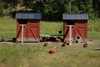 Zwei Hühnerhäuser